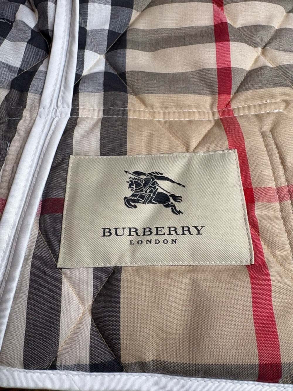 Burberry White Diamond Quilted Jacket - Size S - Iconic Nova Check Lining - Picture 3 of 9